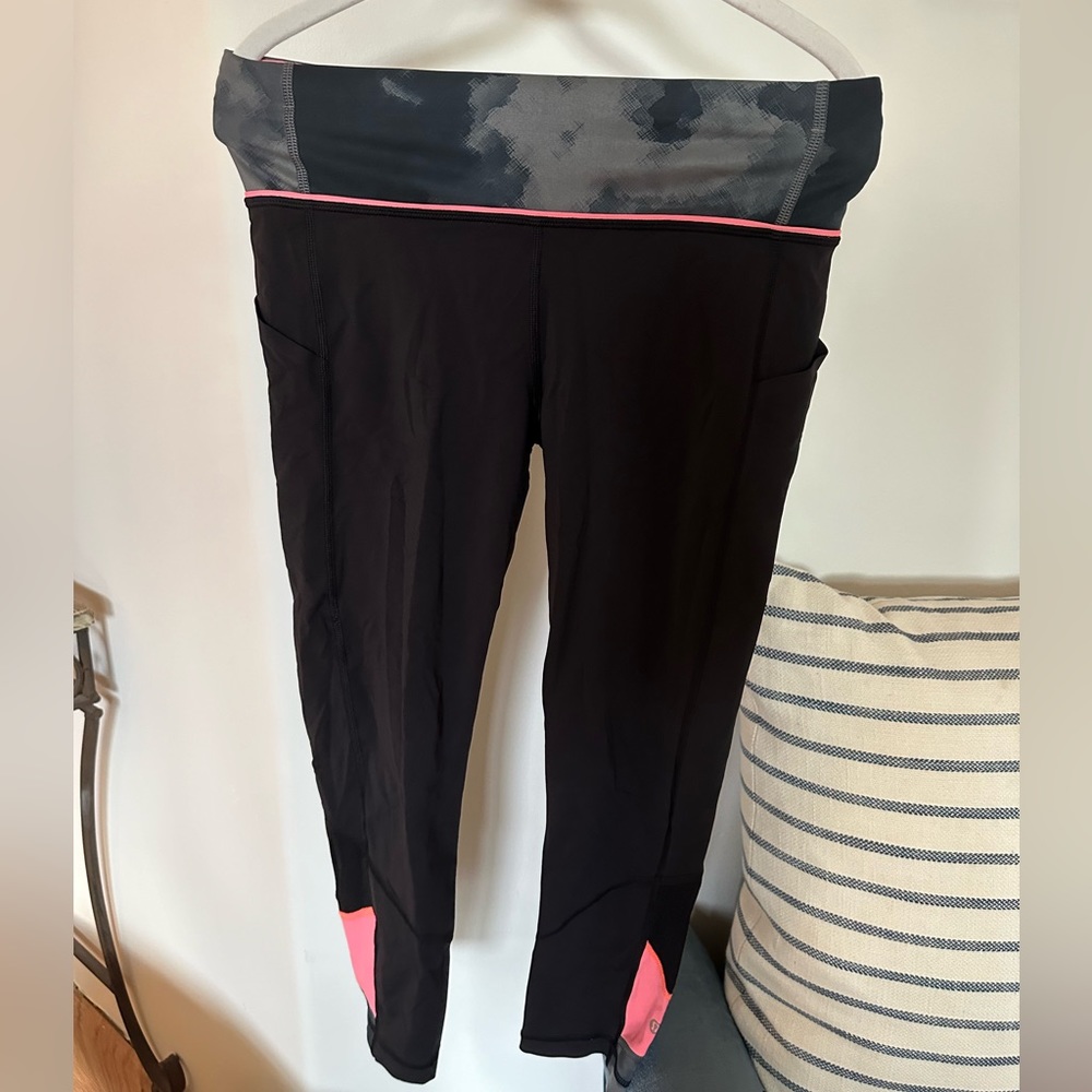 Wonder under Lululemon, size 6! Crop and great condition!